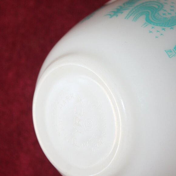 Vintage Pyrex Amish Butterprint Small Mixing Bowl Turquoise/White #401, 1  1/2 p - Picture 3 of 4